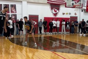 五星体育-我不要面子的吗？文班亚马血帽粉丝&amp;随即隔扣对方！