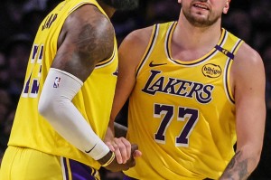 五星体育官网-霍里：东契奇因防守短板难成顶级球员 科比&amp;amp;老詹&amp;amp;乔丹都攻守兼备