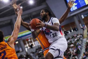 五星体育-山东男篮全力横扫广州男篮！超级外援或上演首秀，邱彪要杀进前四