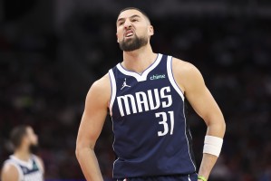 五星体育直播-佛光照不出来了！克莱替补16分钟手感冰凉11投仅3中&amp;三分5中0